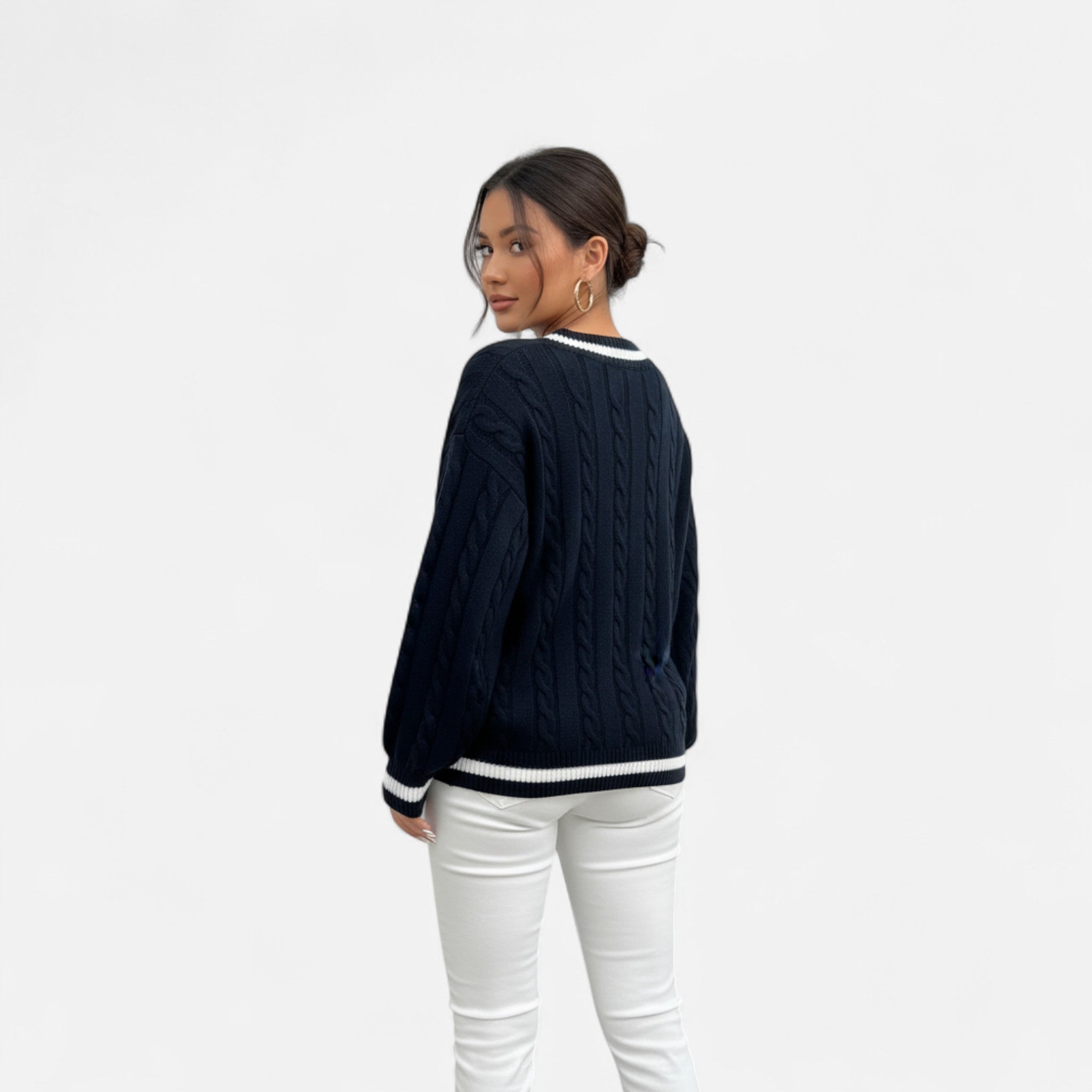 Valenta Mode | Damski Elegancki Sweter z Dekoltem V – Subtelny Styl i Komfort